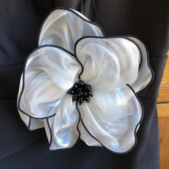 Black Dress With Flower - Picture 3 of 4